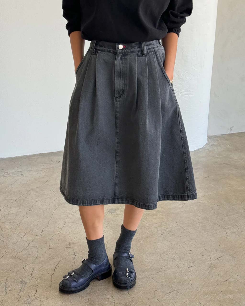 Black denim skirt clearance what to wear with