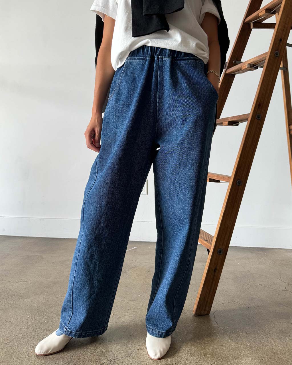 Farm Rio EMBROIDERED PANTS - Relaxed fit jeans - denim blue/multi-coloured  
