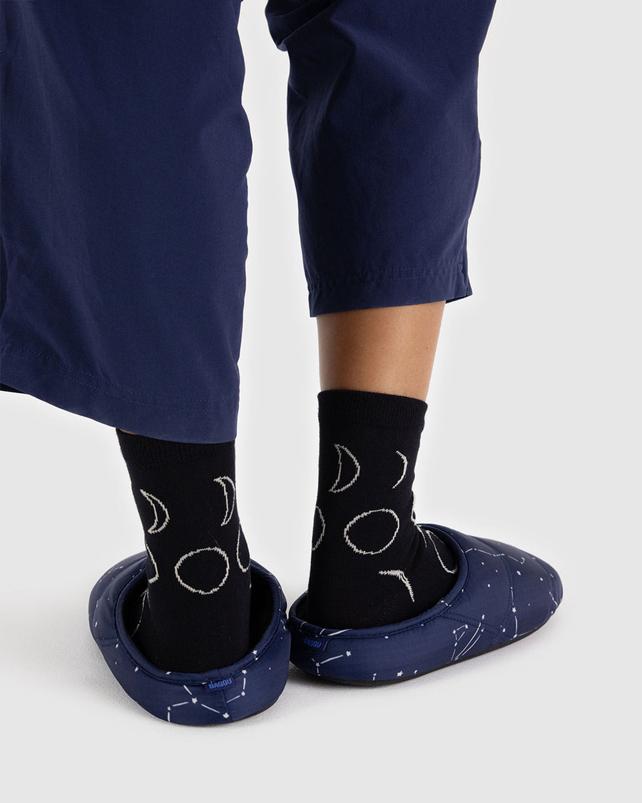 back view of navy blue puffer slippers with white constellation print