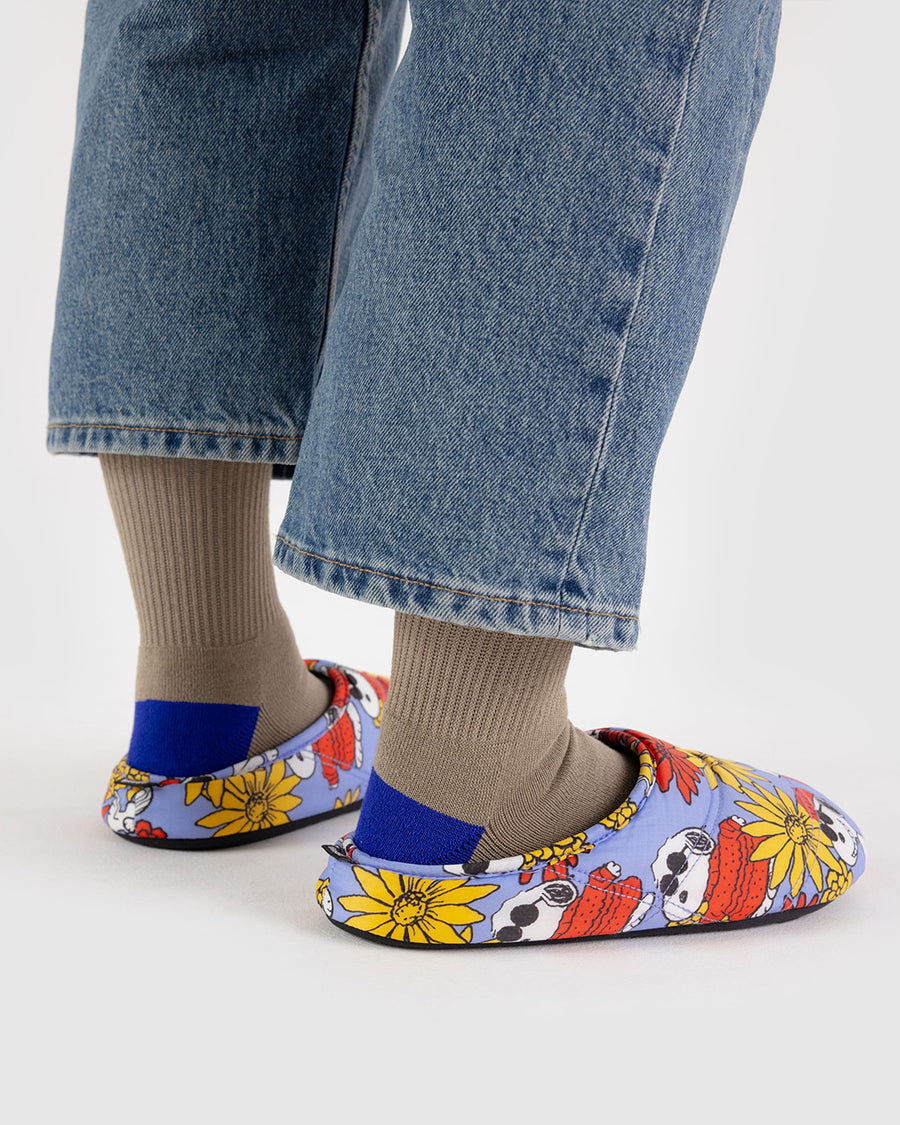 back view of cornflower puffer slippers with snoopy and red and yellow flower print