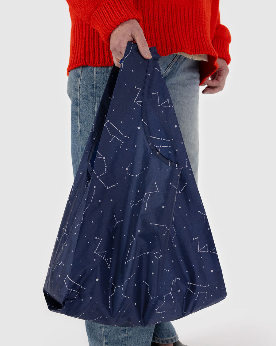 model holding navy standard baggu with white constellation print