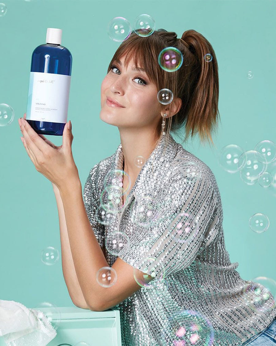 model holding 32 oz. concentrated laundry detergent