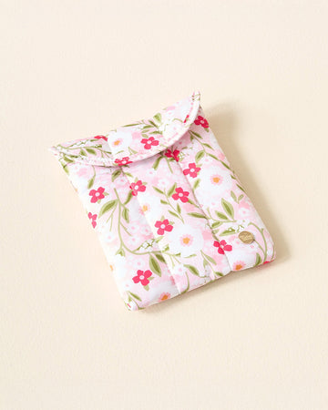 light pink quilted kindle sleeve with pink and white floral print