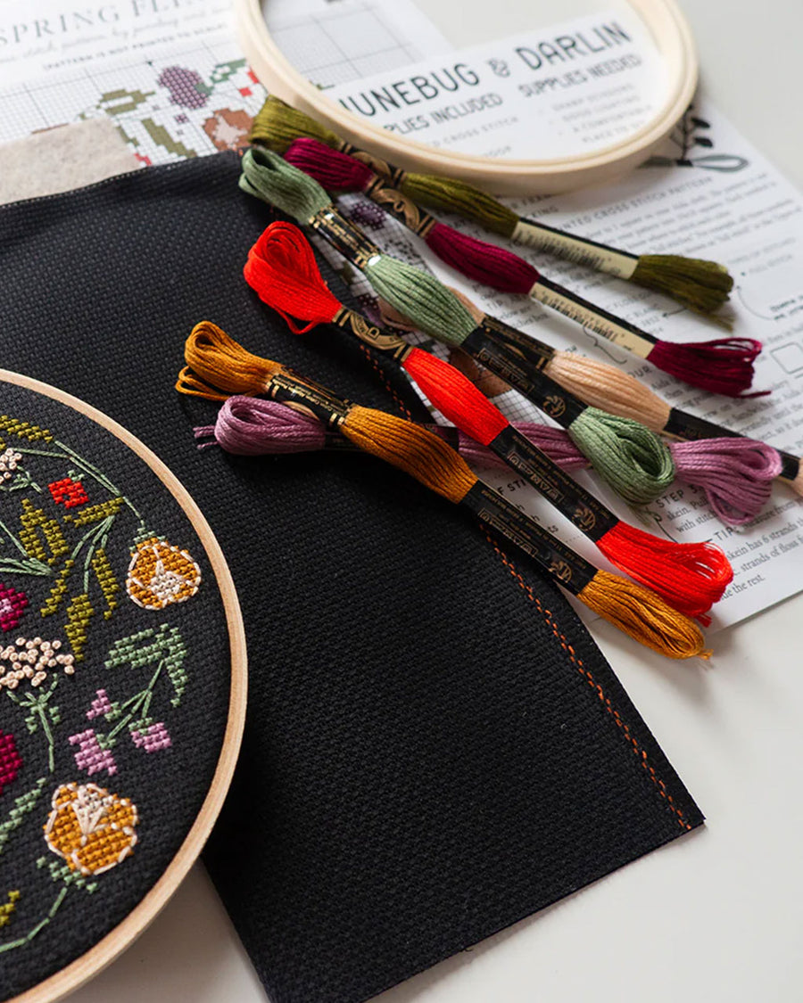 Included: 6 in. embroidery hoop Printed 1 page counted cross stitch pattern 14 count Aida cloth 2 tapestry needles DMC floss Organic batting for framing Felt for backing Hand drawn directions