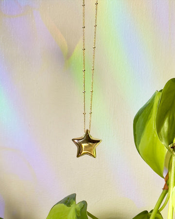 gold star shaped pendant necklace