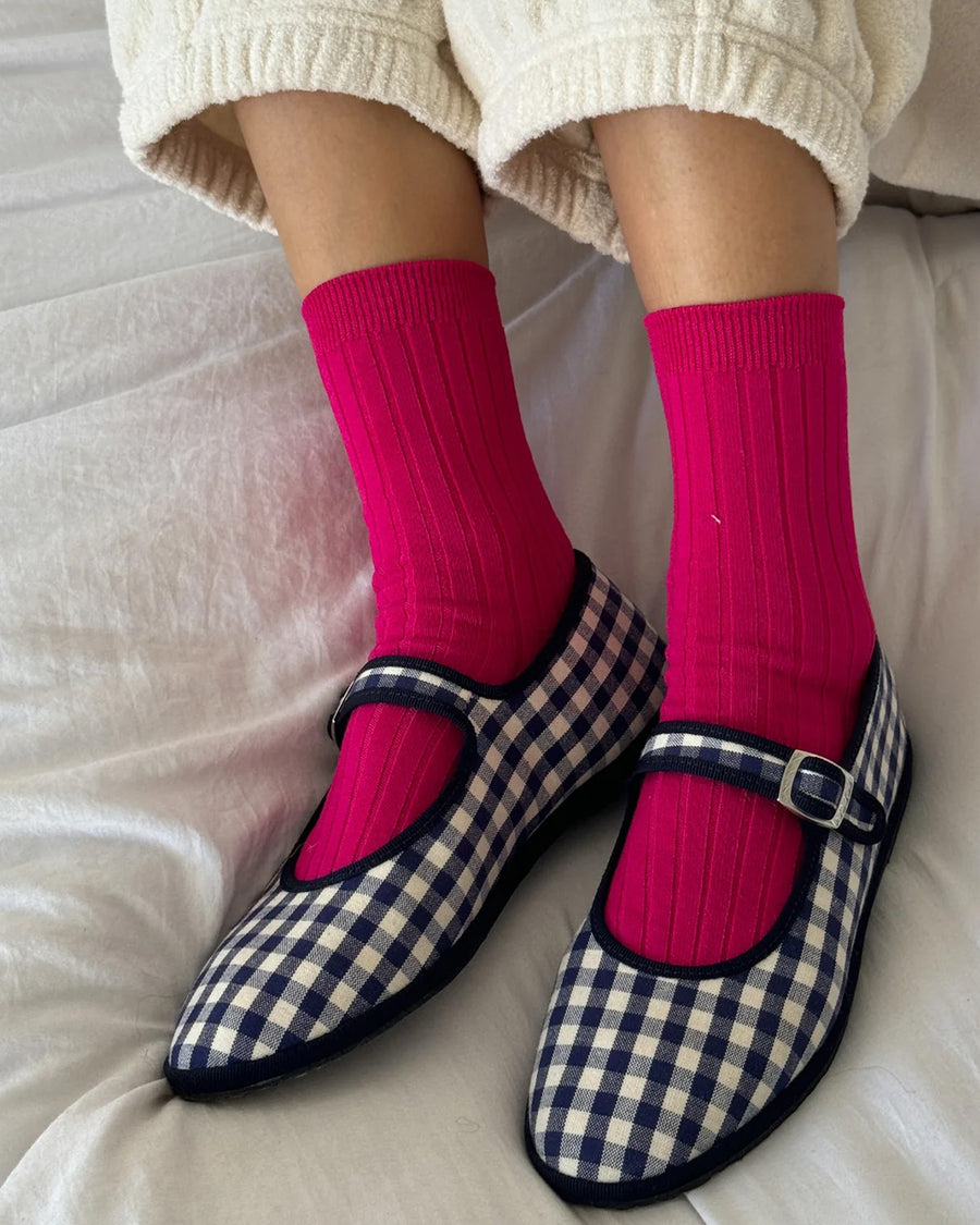 model wearing fuchsia pink ribbed crew socks