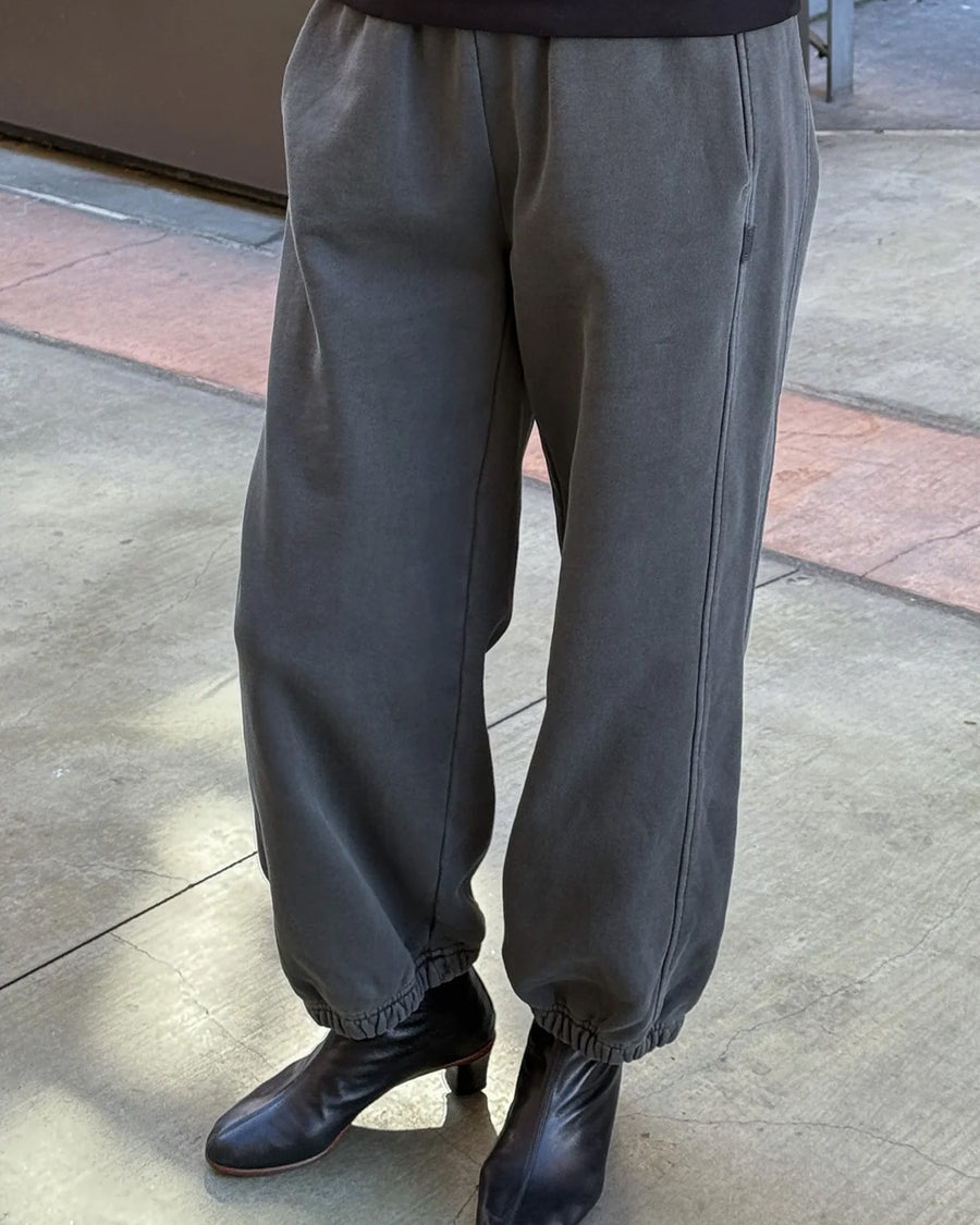 side view of model wearing dark grey (coal) french terry balloon pants with side pockets