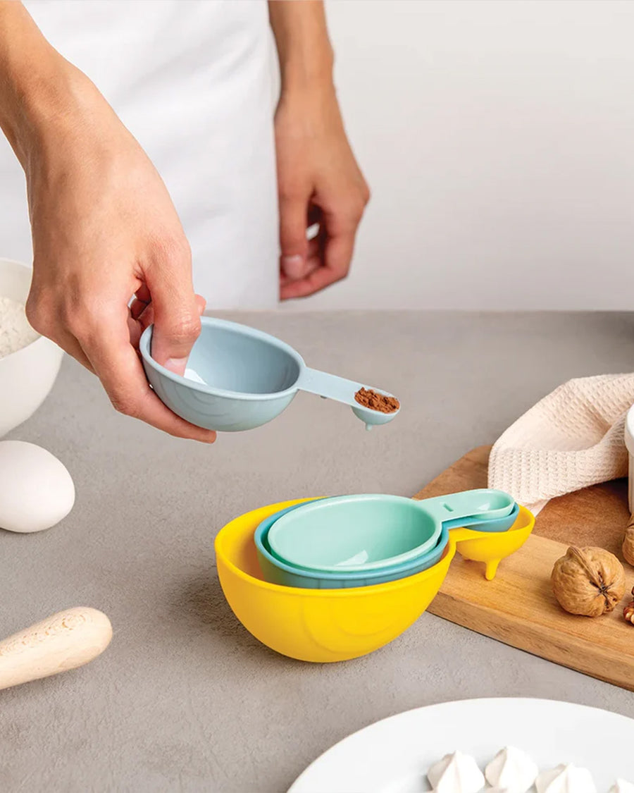 model using set of 4 snail measuring cups and spoons