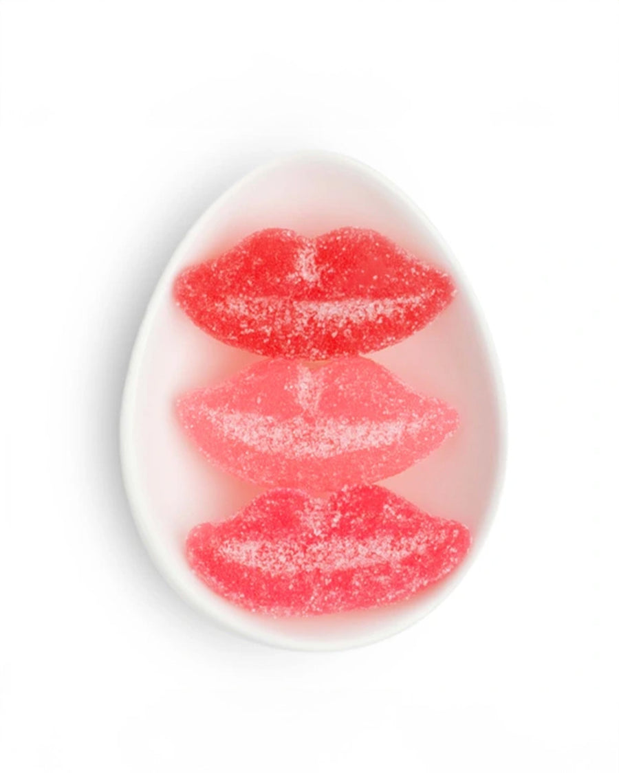 red and pink sugar coated lip shaped gummies