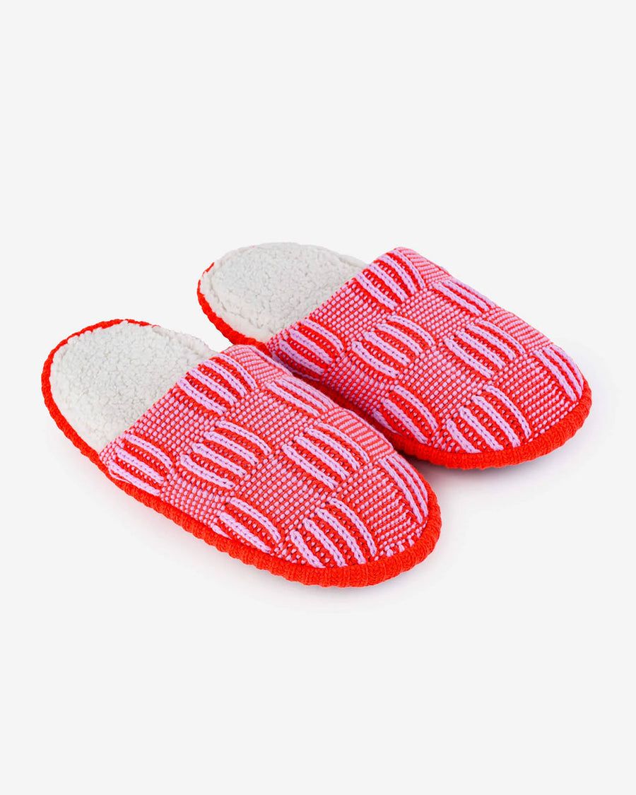 pink checkered slip on slippers with fuzzy interior